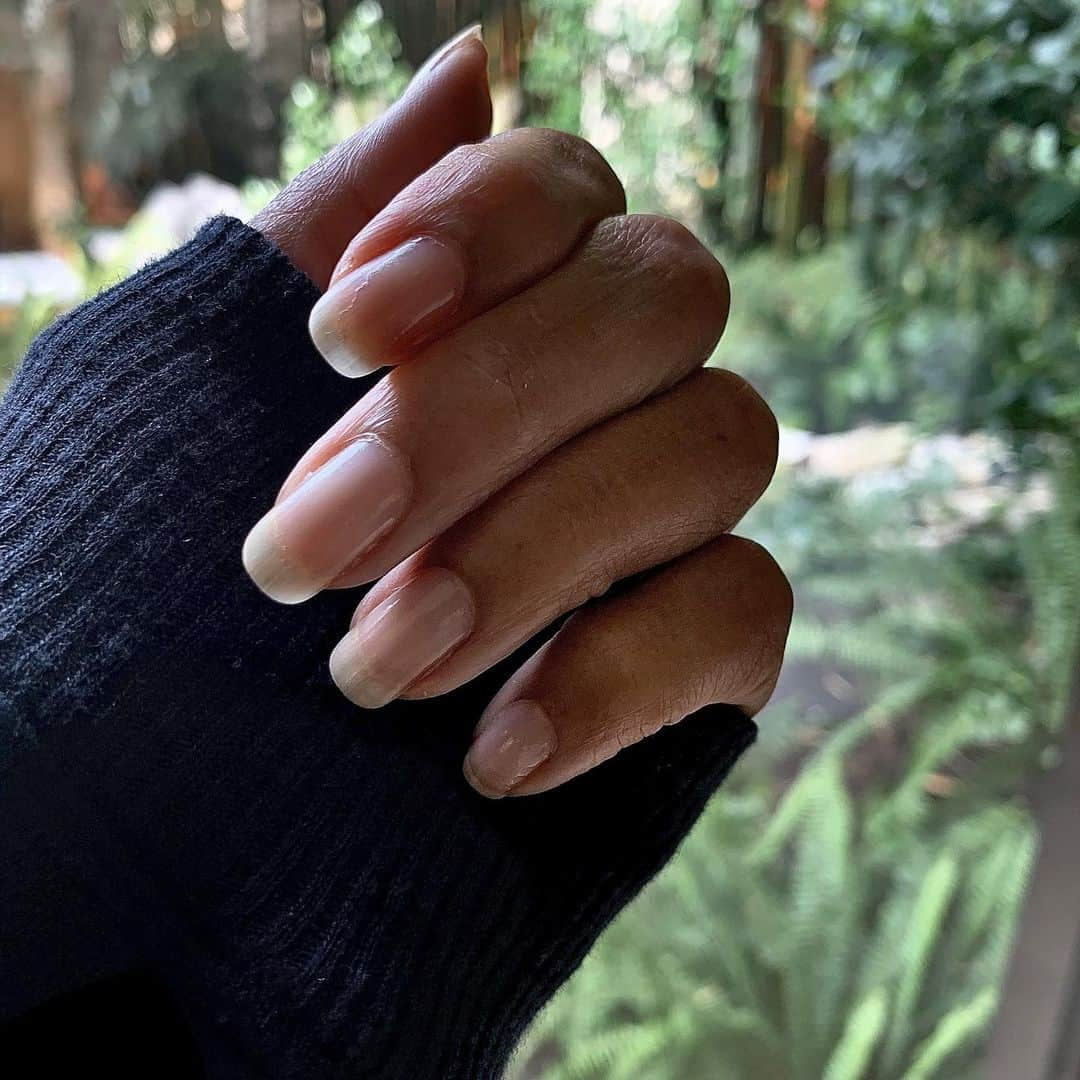 ハル・ベリーさんのインスタグラム写真 - (ハル・ベリーInstagram)「NO idea what’s happening here but my #QuarantineNails are 🔥🔥🔥 😂」4月9日 8時45分 - halleberry