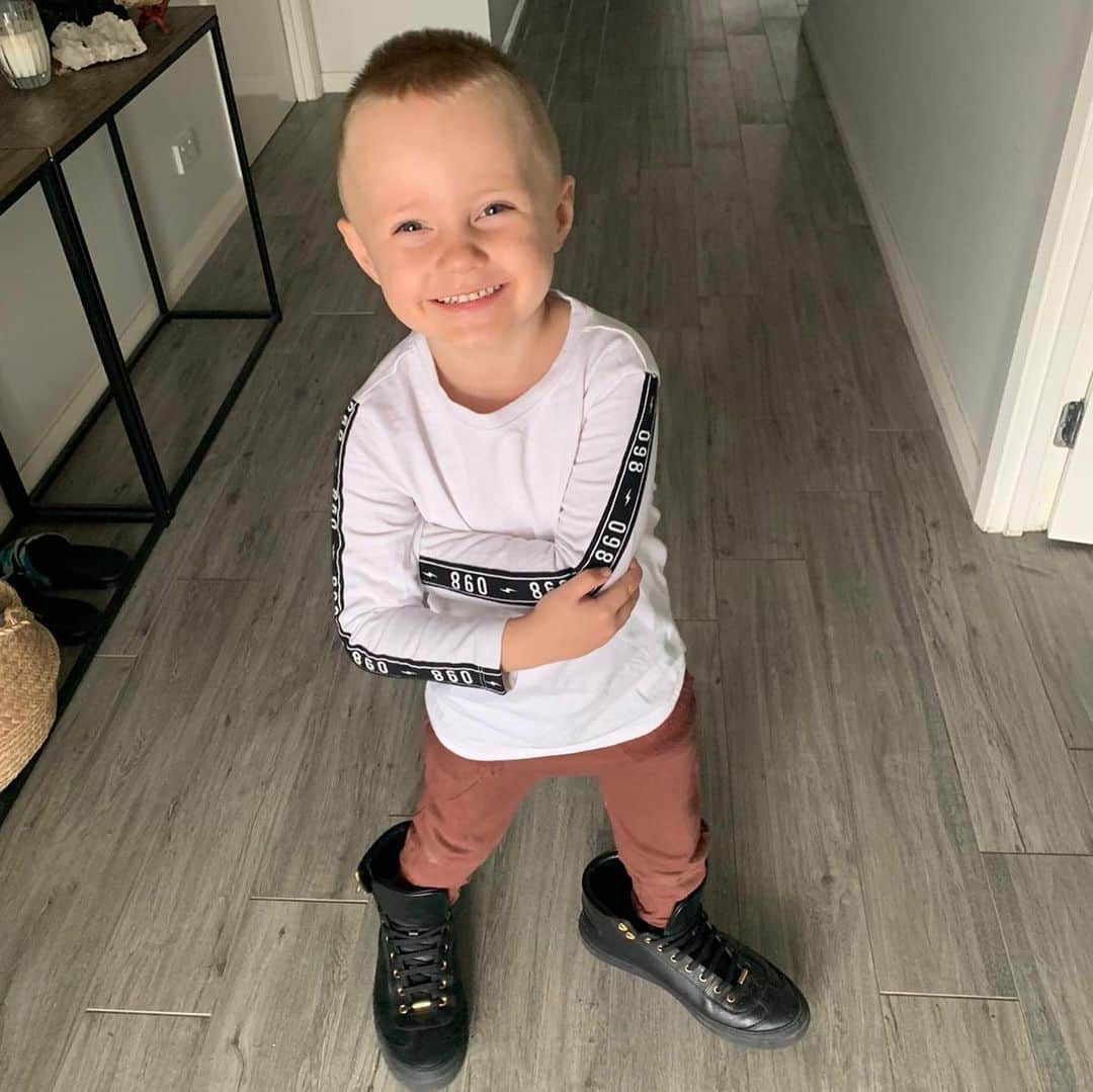 ミッチェル・デュークのインスタグラム：「HAPPY 4TH BIRTHDAY to our amazing cheeky little boy Jaxson 💙 been the best 4 years of my life being your Daddy and you motivate me to give you the best life possible! You have changed mine & Mummy’s life for the better and showed us the meaning of unconditional love ❤️ stop growing up so quickly 😩」
