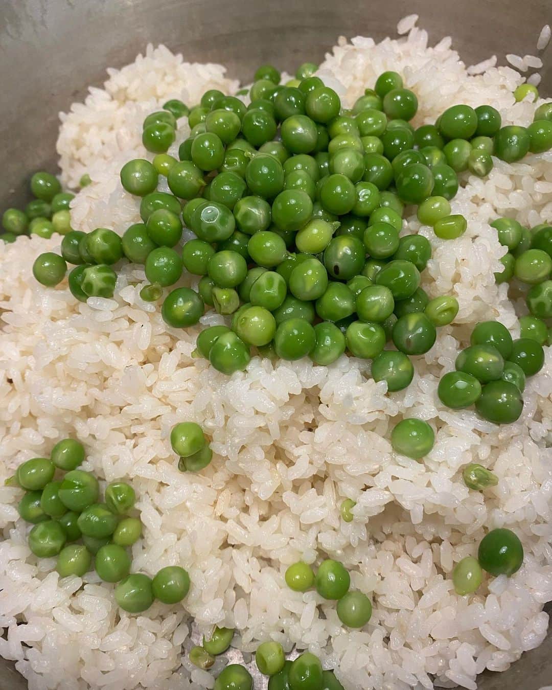 河瀬直美さんのインスタグラム写真 - (河瀬直美Instagram)「豆ごはん 炊きました。  I made the Mixed rice & beans.  #旬 #お家ごはん #ゆっくり #seasonalfood  #homecooking  #chilltime」4月9日 9時23分 - naomi.kawase
