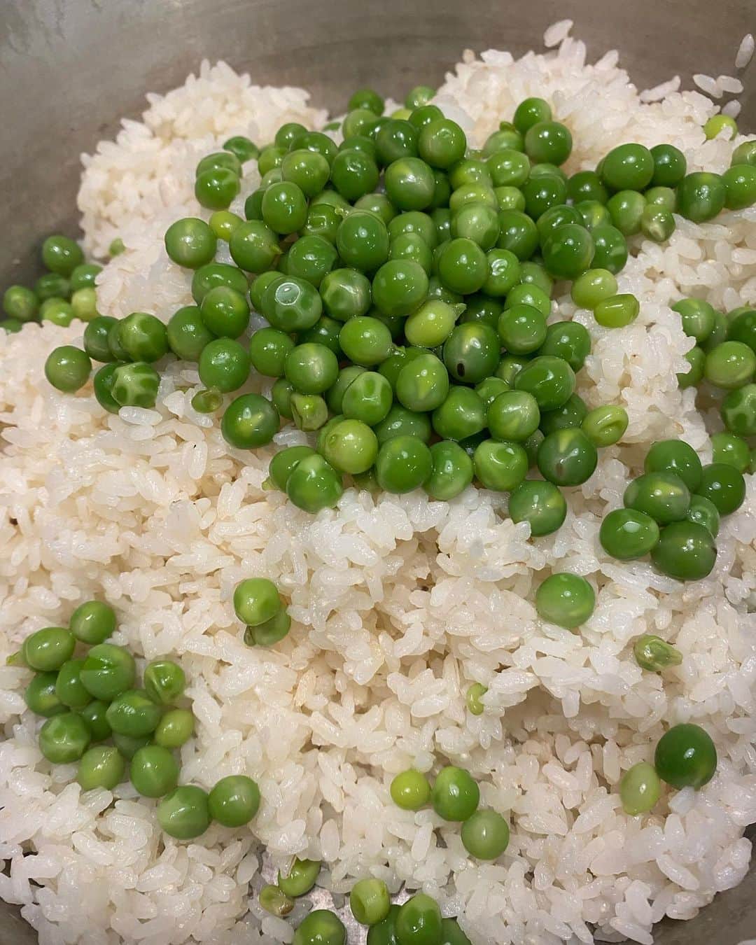 のインスタグラム：「豆ごはん 炊きました。  I made the Mixed rice & beans.  #旬 #お家ごはん #ゆっくり #seasonalfood  #homecooking  #chilltime」