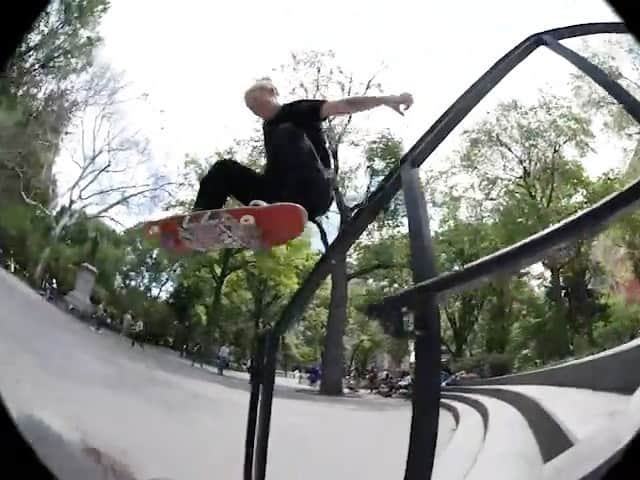 トム・シャーのインスタグラム：「“Credits” a full length film  by @vans featuring a rad crew! filmed by @shariwhite coming 4/21!!!」