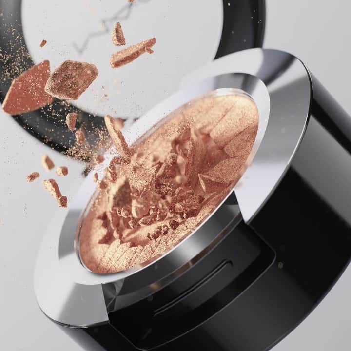M∙A∙C Cosmetics Japanのインスタグラム：「【明日発売】﻿ ひと塗りでまばゆい輝きを放つアイシャドウが新登場✨﻿ パウダーなのにクリーミーでなめらかなテクスチャーが、濡れたようなメタリックアイを演出。﻿ 12時間化粧持ち*。﻿ ㅤ﻿ ㅤ﻿ ＊化粧もち (薄れ)データ取得済み(当社調べ。効果には個人差があります)﻿ ㅤ﻿ *4/10（金）公式オンラインショップ & 全国発売﻿ ㅤ﻿ *休業期間中の発売コレクションにつきましては、M・A・C公式オンラインショップおよび休業対象外店舗にて、予定通り発売いたします。﻿ 休業店舗につきましては、休業期間終了後の発売を予定しております。﻿ ㅤ﻿ ㅤ﻿ #MACMoreThanMeetsTheEye #MACDazzleShadowExtreme﻿ #MACダズルシャドウエクストリーム﻿ ㅤ﻿ #MACCosmeticsJapan #MACCosmetics #MAC #MACコスメ #コスメ #メイク #化粧品 #デパコス #コスメ部 #コスメ好きさんと繋がりたい #コスメ紹介 #おすすめコスメ #新作コスメ #春メイク #春コスメ #ラメメイク #トレンドメイク #新色アイシャドウ #アイシャドウ #ラメシャドウ﻿」