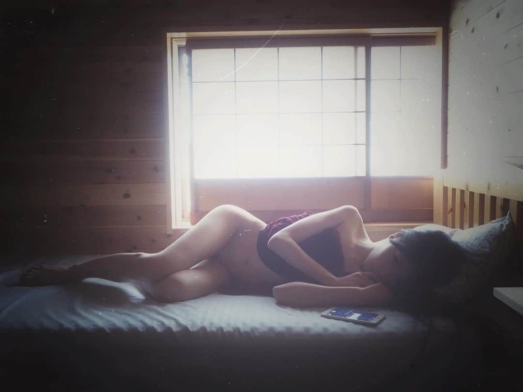 七菜乃さんのインスタグラム写真 - (七菜乃Instagram)「#self #nude #selfportrait」4月9日 10時30分 - nananano.nano