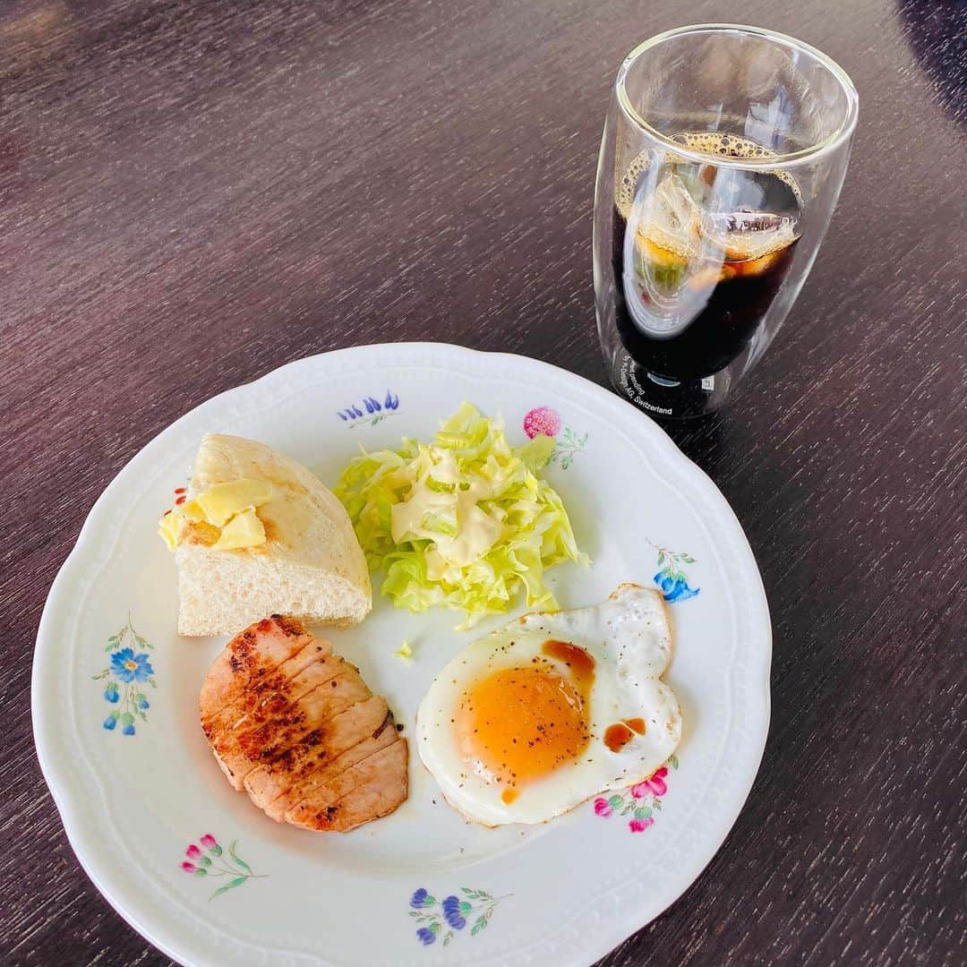 椎名桔平さんのインスタグラム写真 - (椎名桔平Instagram)「#breakfast #ハムエッグ　 作った👍」4月9日 10時51分 - kippeishiina