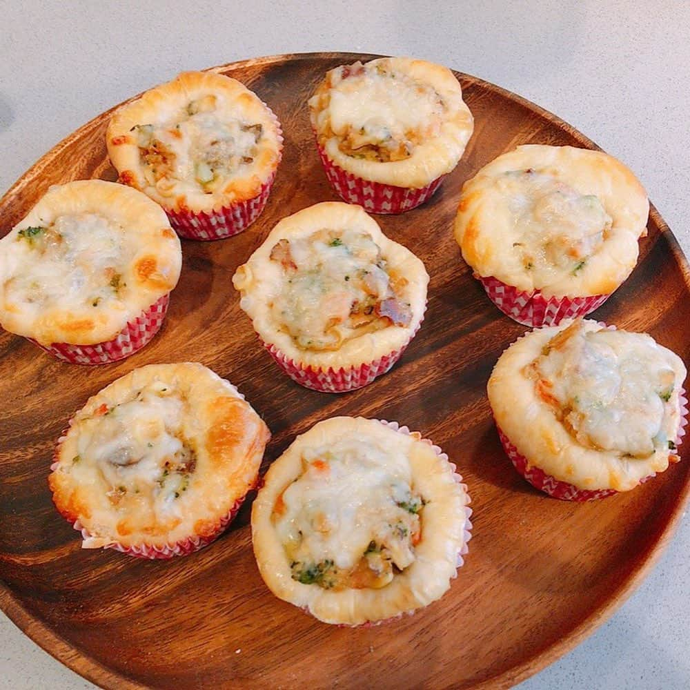 納富有沙さんのインスタグラム写真 - (納富有沙Instagram)「. Homemade bread day😎🍞 . . . 仲良しのみんなとひたすらパンを作った日☺️ . . . #cooking #homemade #bread  #japan #usa #actress  #料理 #パン作り #手作り #手作りパン  #とみーずキッチン」4月9日 11時04分 - arisa_noutomi