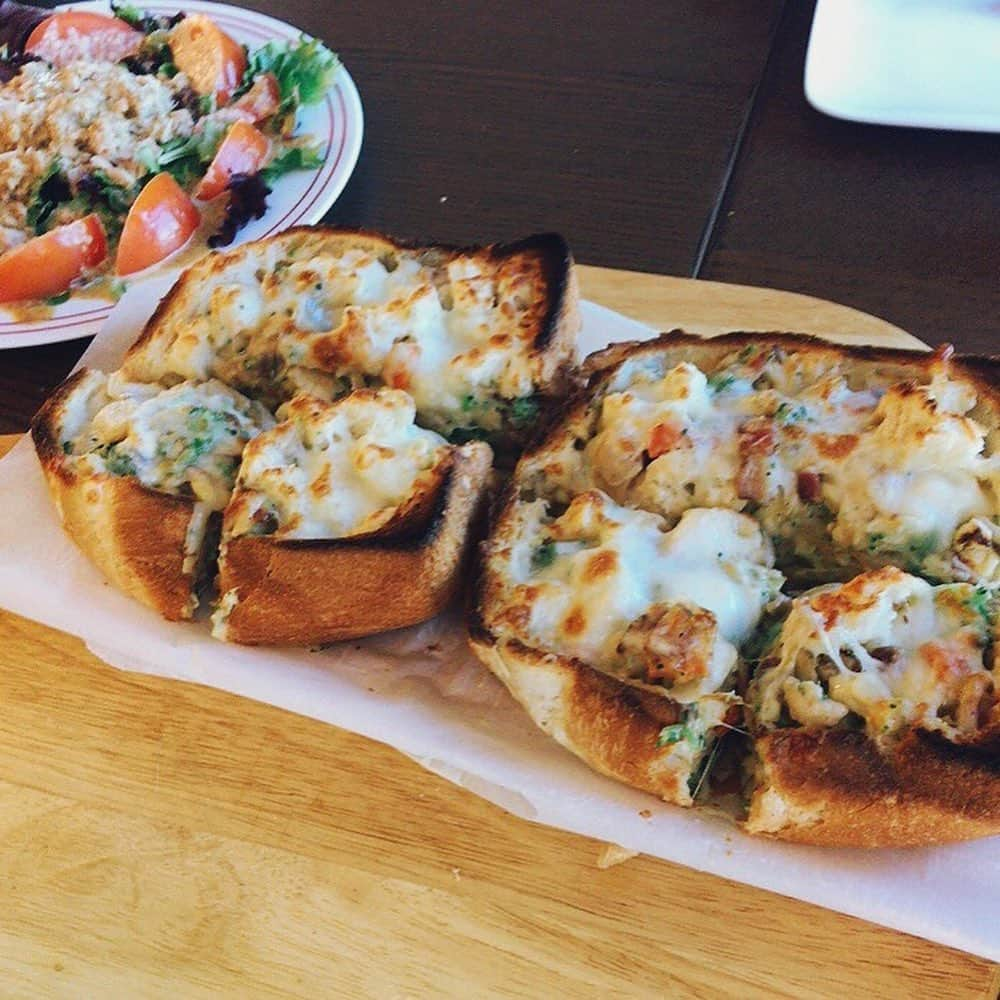 納富有沙さんのインスタグラム写真 - (納富有沙Instagram)「. Homemade bread day😎🍞 . . . 仲良しのみんなとひたすらパンを作った日☺️ . . . #cooking #homemade #bread  #japan #usa #actress  #料理 #パン作り #手作り #手作りパン  #とみーずキッチン」4月9日 11時04分 - arisa_noutomi