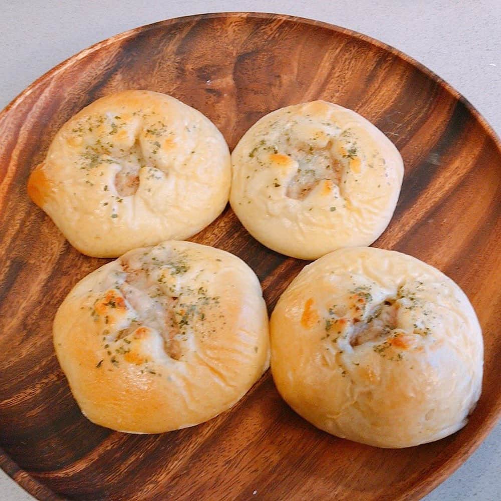 納富有沙さんのインスタグラム写真 - (納富有沙Instagram)「. Homemade bread day😎🍞 . . . 仲良しのみんなとひたすらパンを作った日☺️ . . . #cooking #homemade #bread  #japan #usa #actress  #料理 #パン作り #手作り #手作りパン  #とみーずキッチン」4月9日 11時04分 - arisa_noutomi