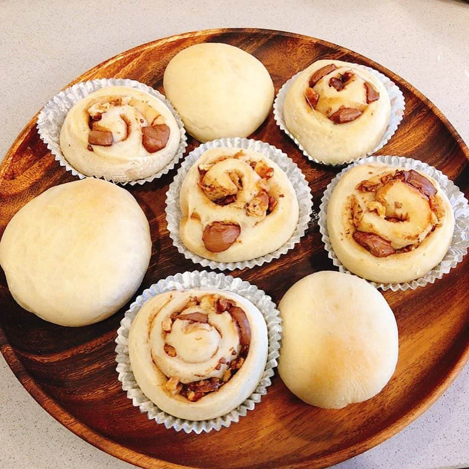 納富有沙さんのインスタグラム写真 - (納富有沙Instagram)「. Homemade bread day😎🍞 . . . 仲良しのみんなとひたすらパンを作った日☺️ . . . #cooking #homemade #bread  #japan #usa #actress  #料理 #パン作り #手作り #手作りパン  #とみーずキッチン」4月9日 11時04分 - arisa_noutomi