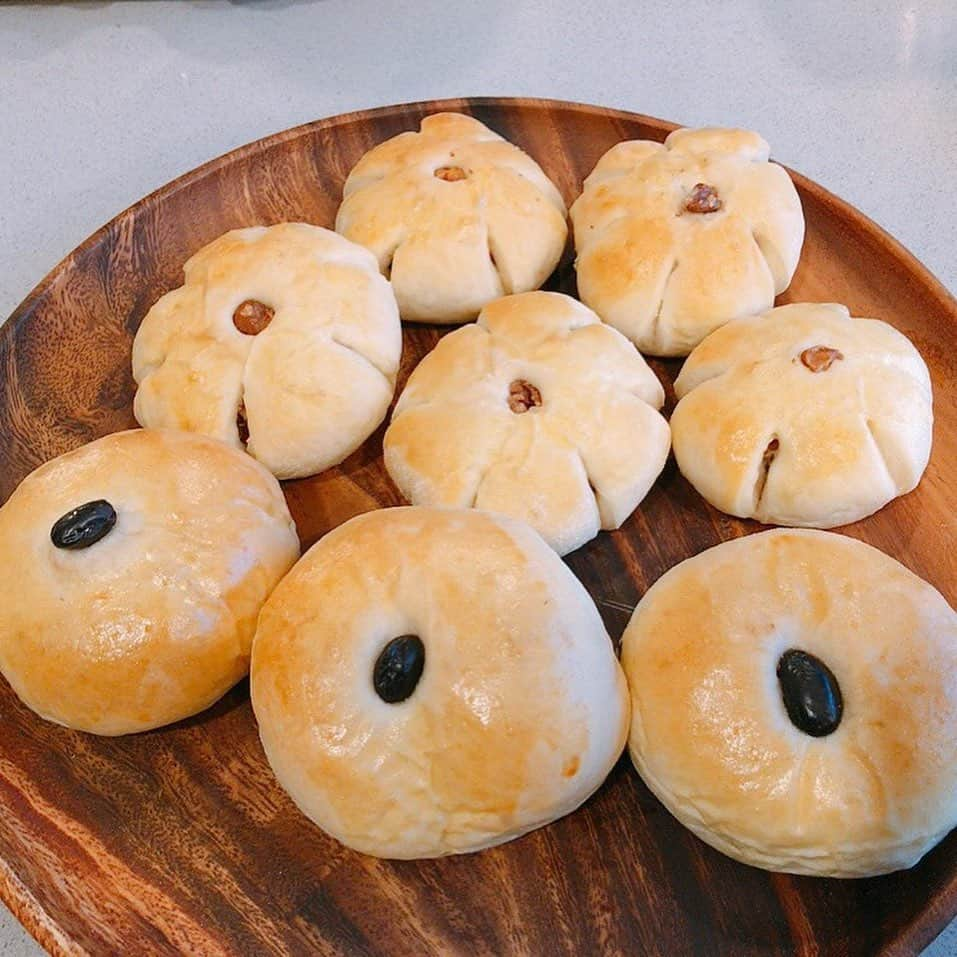 納富有沙さんのインスタグラム写真 - (納富有沙Instagram)「. Homemade bread day😎🍞 . . . 仲良しのみんなとひたすらパンを作った日☺️ . . . #cooking #homemade #bread  #japan #usa #actress  #料理 #パン作り #手作り #手作りパン  #とみーずキッチン」4月9日 11時04分 - arisa_noutomi