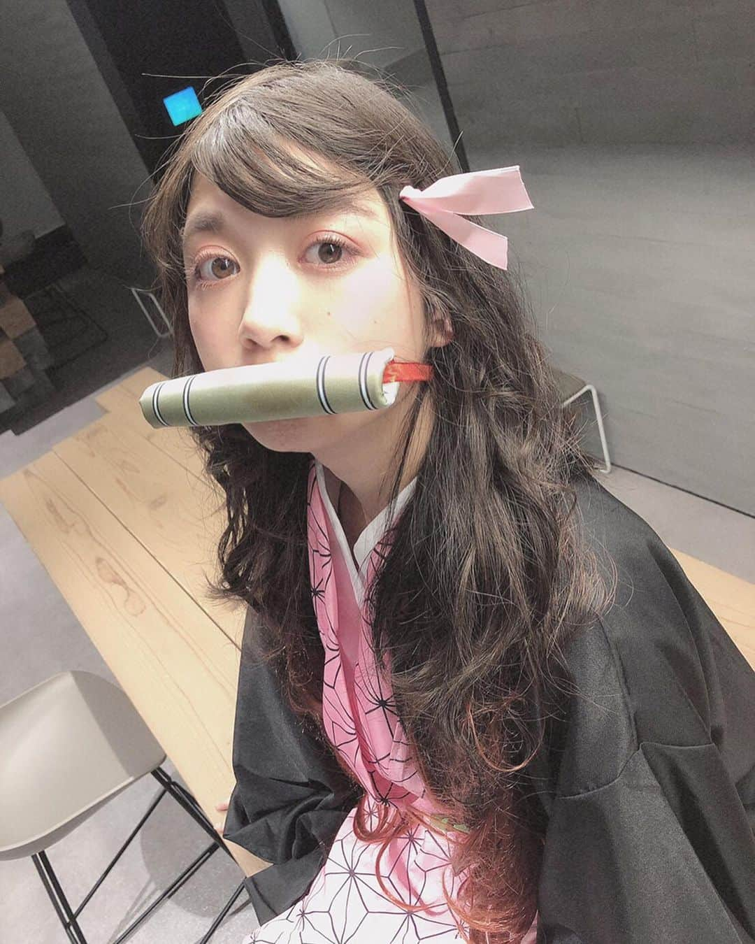 新井ひとみさんのインスタグラム写真 - (新井ひとみInstagram)「ん！！！ ＊ ＊ ＊ #竈門禰豆子 #竈門禰豆子コスプレ #禰豆子　#禰豆子コスプレ # #ねずこ  #ねずこコスプレ  #コスプレ #コスプレ女子 #コスプレ写真  #仮装　#衣装 #変身 #制服 #cosplay #cosplaygirl #cosplayphoto #anime #lovelive #good #japan #팔로미 #팔로우미　#분장　#코스프레　#코스튬　#角色扮演　#角色扮演服」4月9日 11時13分 - hitomi_tokyogirlsstyle