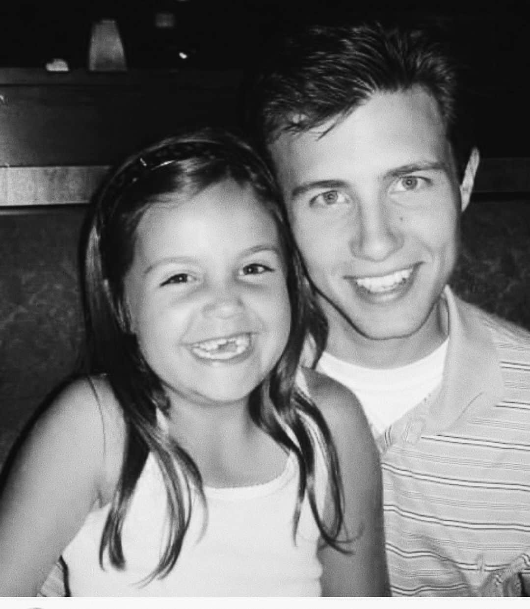 ベイリー・マディソンのインスタグラム：「Happy birthday to my big brother @seanmriley14 ❤️ wishing I could be there with you guys in Florida, but am sending all the birthday hugs. Thank you for your guidance always and love. From cook offs in the kitchen, to trying to teach me school work and beyond you’ve always pushed me to try to learn more and I will always be so grateful for that. ❤️ ps. Send him some birthday love if you guys feel like it?!」
