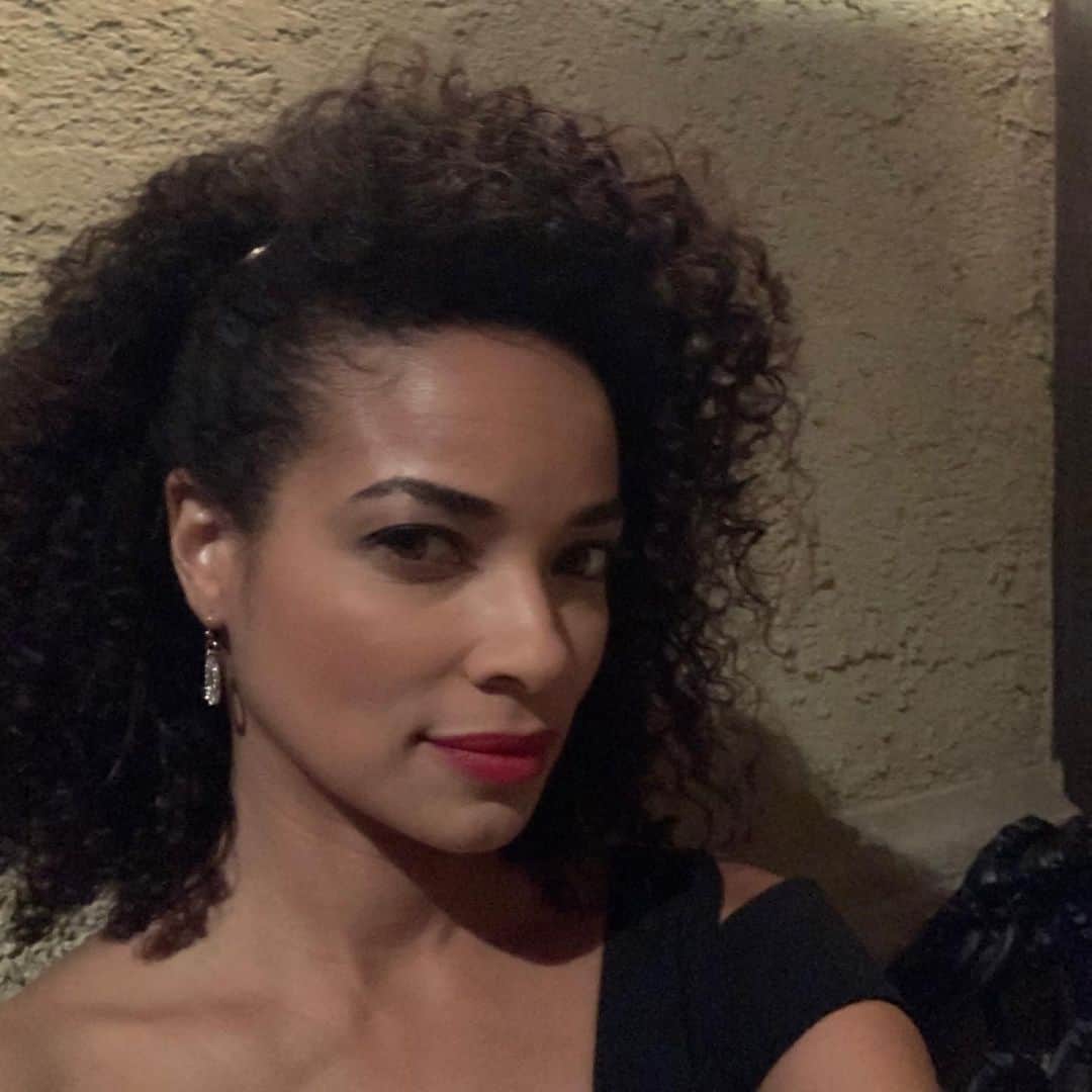 ロッチェル・エイツのインスタグラム：「Thank you for having me @swatcbs. Apparently I’m in this episode tonight. Thanks for letting me know @danashani.99 :) Stay Safe Everyone! 🙏🏽🙏🏽♥️♥️」