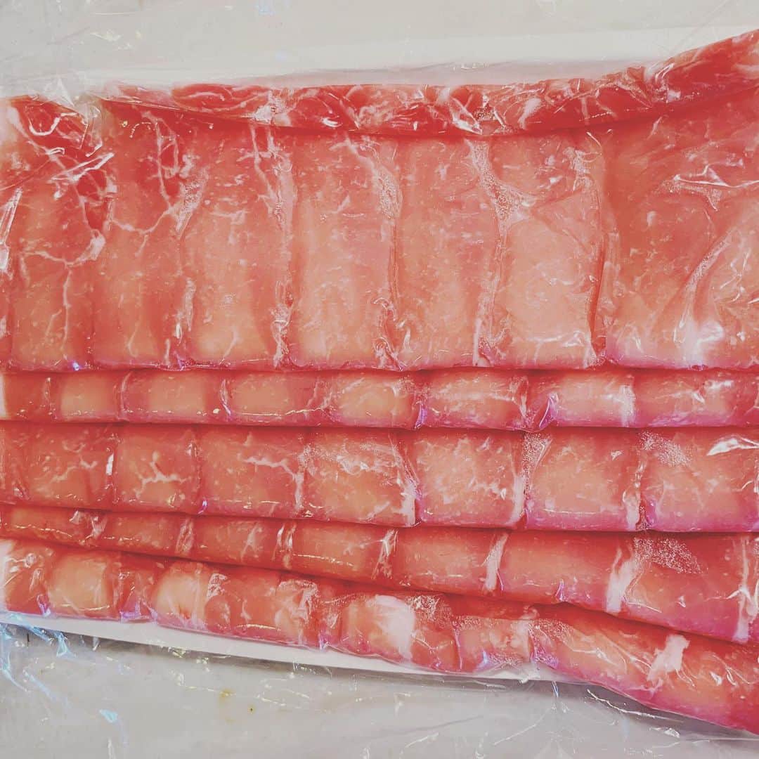 夏木マリさんのインスタグラム写真 - (夏木マリInstagram)「お肉が届きました！  #箱からシリーズ　 #beef #pork #natsukirock #夏木マリ　 @mari_natsuki」4月9日 11時35分 - mari_natsuki