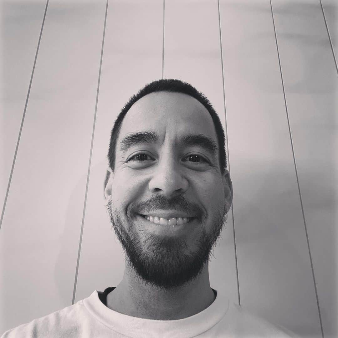 マイク・シノダのインスタグラム：「I started a fundraiser for COVID-19 relief. Swipe up from my story to donate! ❤️ https://tiltify.com/@mikeshinoda/ms-c19」