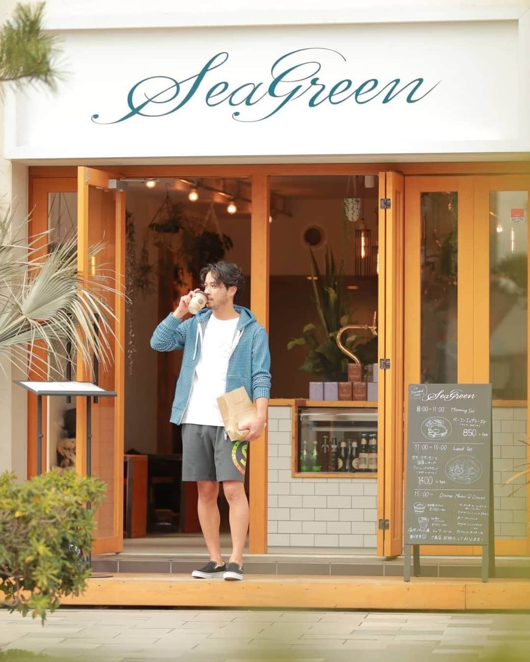 KENNY（吉原健司）さんのインスタグラム写真 - (KENNY（吉原健司）Instagram)「Fineにて新連載スタート！ “海のある暮らしを考える。” 今回は @seagreen_kamakura にてインタビューを受けてきました。 お洒落な店内にはアパレルもありカフェ飯もあり、由比ヶ浜のおすすめスポット！コロナが落ち着いたらぜひ遊びに行ってみてね。 次号からは実際に海沿いに住む方々と対談がスタートします！ お楽しみに🤙🏾🔥 #fine#新連載#kamakura#鎌倉#SeaGreen」4月9日 12時16分 - kenny_yoshihara