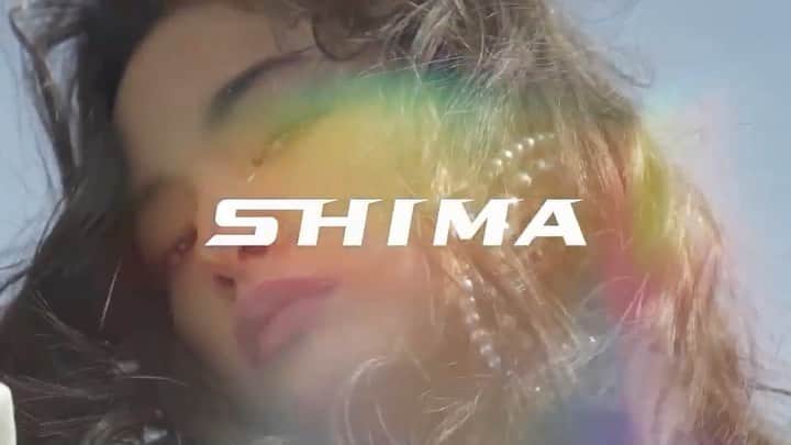原涼香のインスタグラム：「2020 S/S SHIMA NEWHAIR 『  Airy layer 』 顔まわりや表面、インサイドに入れたシークレットデザインレイヤーが効いたスタイル。 フワッと風が吹いた瞬間、サクッと一つに結んだ瞬間、顔まわりや表面にポイントとなる毛が出てきてハッと目を奪います…♡ model:Lisa Oda(N･F･B) @oda_lisa photo:Akinori Ito(aosora) @akinoriito_i styling:Risa Kato @ribbon8 hair:Yuya Nara @yuyanara make:Anna. @annashimazaki.com77 videographer:Masanori Kobayashi @masamhr creative director:Kaori Shima @kaorishima3」
