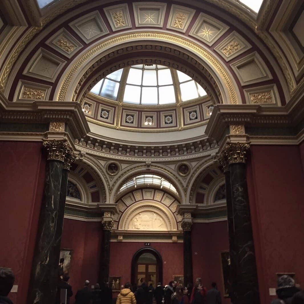 河村美咲さんのインスタグラム写真 - (河村美咲Instagram)「3年前にロンドンの美術館行った時の。 第一級の作品がたくさんあってゴッホの絵も見た。"本物"に触れるって大切＾＾ 見たことない世界まだまだみたいなぁ〜たくさんのものを見て感性豊かになりたい☺︎ #nationalgallery #London#🇬🇧」4月9日 12時57分 - misaki_haaan