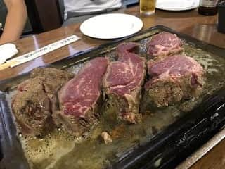 藤井瑞希さんのインスタグラム写真 - (藤井瑞希Instagram)「・ ・ 古い写真でごめんなさい🙇‍♀️ ・ ・ 私の愛する芦北町の ダ・ロープ亭さんのお肉が テイクアウトと発送を 始めたそうです😍💓 ・ ・ せっかくなので、この機会に食べてみませんか？ ・ ・ もちろん、お店で食べた方が美味しいと思うけど お家で食べても美味しいに違いない‼️ ・ ・ 詳しくは @daropetei で見れます🧡 タグ付けしておきます🤤 ・ ・ #ダロープ亭 #お肉が #美味しい #芦北町」4月9日 12時53分 - bdmntnfujiimizuki