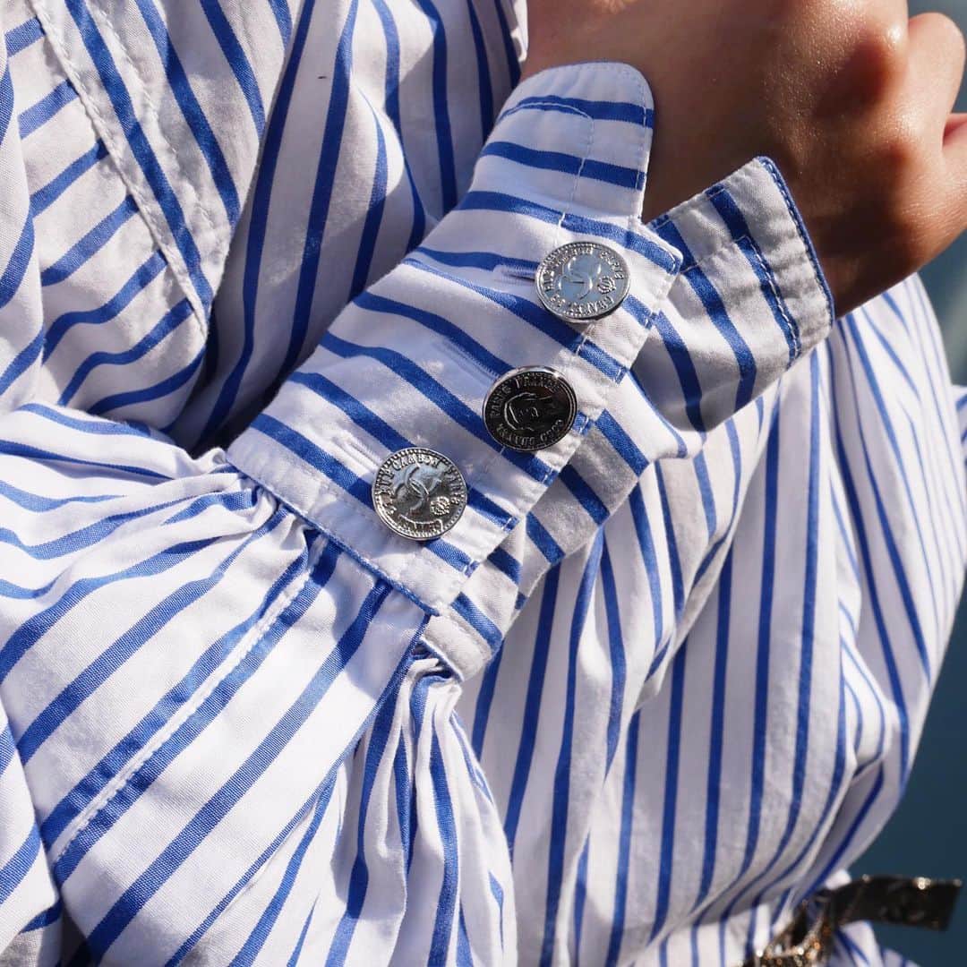 Vintage Brand Boutique AMOREさんのインスタグラム写真 - (Vintage Brand Boutique AMOREInstagram)「Vintage Chanel striped cotton shirt. No size description ▶︎︎ Free Worldwide Shipping ✈️ ≫≫≫ DM for more information 📩 info@amorevintagetokyo.com #AMOREvintage #AMORETOKYO #tokyo #Omotesando #Aoyama #harajuku #vintage #vintageshop #ヴィンテージ #ヴィンテージショップ #アモーレ #アモーレトーキョー #表参道 #青山 #原宿#東京 #chanel #chanelvintage #vintagechanel #ヴィンテージ #シャネル #ヴィンテージシャネル #シャネルヴィンテージ #amorewardrobe #アモーレワードローブ」4月9日 13時38分 - amore_tokyo