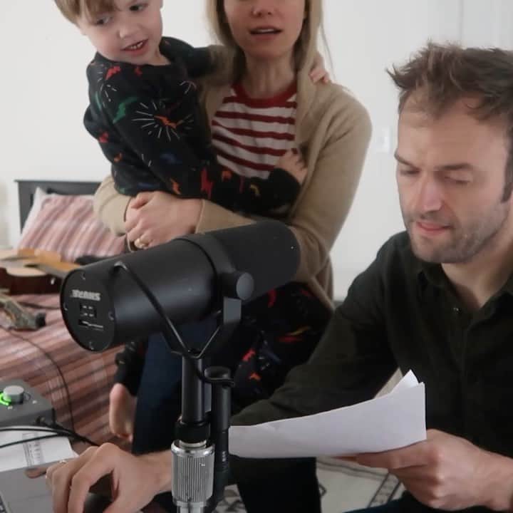クレア・コフィーのインスタグラム：「Our illustrious and horrible stage parenting career starts THIS SATURDAY! Tune in to hear the family band do a little #Sondheim for @livefromhereapm on your radio or www.livefromhere.org at 6pm eastern! #Company」