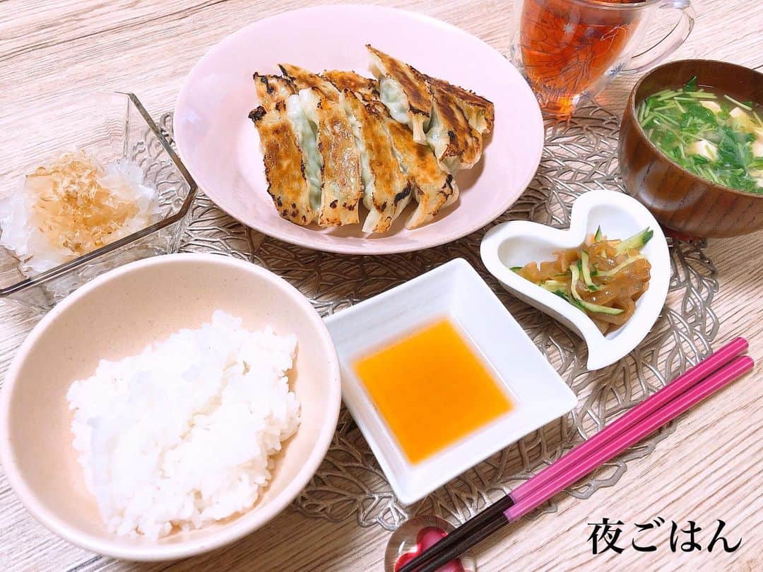 西村紗也香さんのインスタグラム写真 - (西村紗也香Instagram)「.﻿ #きょうのさやかごはん﻿ 3月後半はバタバタしてしまい﻿ 写真を撮る余裕が無かったりだったので﻿ 仕切り直して4月からまた食事記録再開します♡﻿ ﻿ 4/1(水)﻿ #朝ごはん﻿ THE！日本の朝ごはん🇯🇵﻿ みたいな…定番の朝定食って感じですね🍚﻿ ﻿ #昼ごはん﻿ 朝の鮭がしょっぱかったので少し残って昼に🐟﻿ ﻿ #夜ごはん﻿ 米粉なしで卵、豆腐、シーフードミックス、きゃべつでお好み焼き風を☺️﻿ 私はカロリーハーフマヨネーズをかけちゃいましたが、かけなければダイエット中のオススメヘルシーメニューです❤️﻿ ﻿ ﻿ 4/2(木) #朝ごはん﻿ 旬のファーストトマトが美味しくて🤤❤️﻿幸せ🍅﻿ あ！私の最近の好きな食べ物ベスト5は﻿ 第5位…ニュータンタン麺🍜﻿ 第4位…エビ🦐﻿ 第3位…ハツ❤️﻿ 第2位…お寿司🍣﻿ 第1位…吉賀町のトマト🍅﻿ ﻿ #昼ごはん﻿ 冷凍保存しているお肉たちを使って…﻿ 回鍋肉風と、豚バラ大根風を、﻿ 豚バラ肉ではなく豚肩の脂身は少ない部位で🐷﻿ ﻿ #夜ごはん﻿ 久しぶりの鯵🐟﻿ ﻿ ﻿ 4/3(金) #朝ごはん﻿ 真鯛のお刺身💕💕﻿ ﻿ #昼ごはん﻿ ご飯大盛り😍﻿ 300gくらいありました🍚﻿ ﻿ #夜ごはん﻿ 餃子の皮はご飯と同じブドウ糖になるので﻿ ご飯は少なめに‼️﻿ うちの餃子はキャベツとニラたっぷりなので﻿ ひき肉は少なくてサッパリしています🥟﻿ ﻿ ﻿ ﻿ 犬の散歩と食料品の買い物でしか外にほぼ出ないので今月はおうちご飯しか食べていません(o^^o)﻿ 犬専用アカウント @chacha_gin_momo  もあるのでもし良かったらフォローしてください🐶 ﻿ ﻿ ﻿ ﻿ ﻿ ﻿ ﻿ #栄養コンシェルジュ #ダイエット #便秘 #インスタダイエット #食べで痩せる #痩せる #痩せる習慣 #痩せる食べ方 #健康美 #美ボディ #ダイエット仲間と繋がりたい #ダイエット仲間募集 #食事記録﻿ #コロナ太り #コロナに負けるな」4月9日 23時32分 - _sayakanishimura_