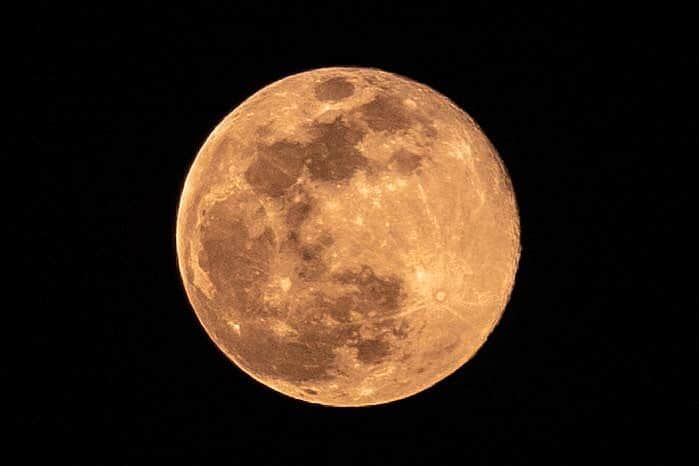 市原隼人さんのインスタグラム写真 - (市原隼人Instagram)「色々な事を考えながら夜の晩酌。ふと、見ると満月だった昨日。 月が好きになった。#moon #月 #満月」4月9日 23時38分 - hayato_ichihara