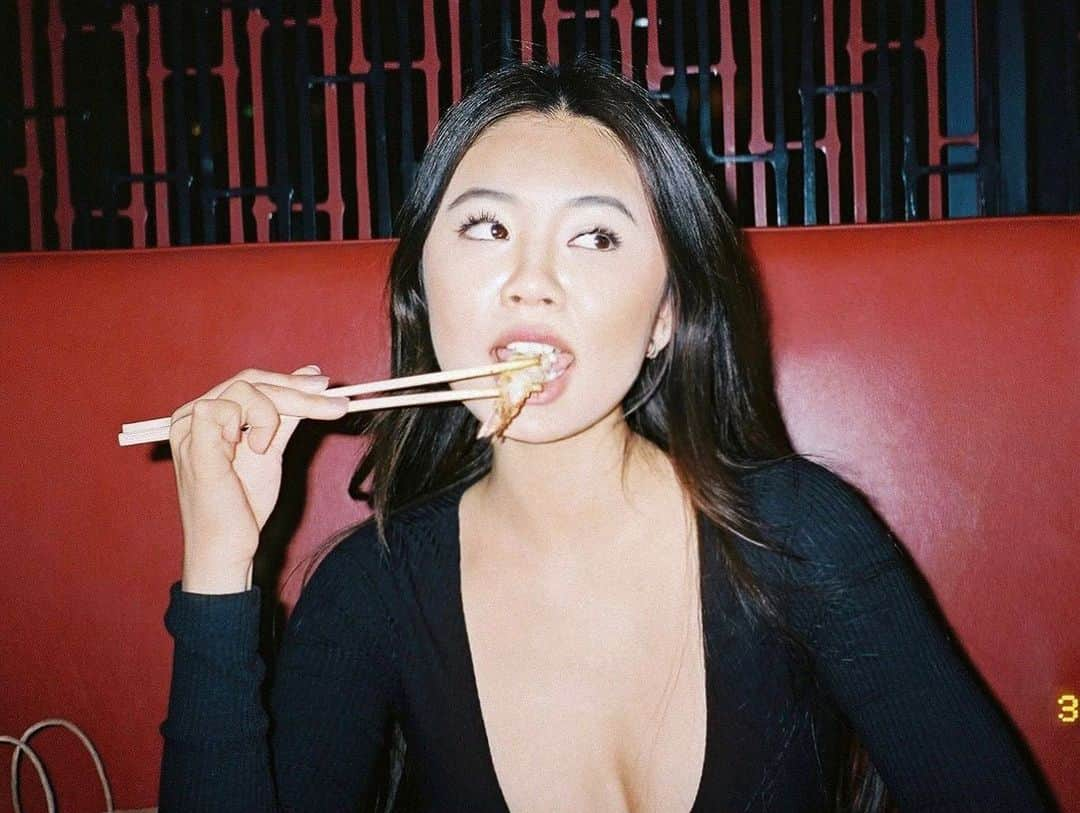 對馬イリーナのインスタグラム：「I miss going on sushi dates :(」