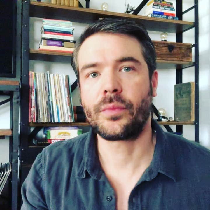 チャーリー・ウェバーのインスタグラム：「As we face this global pandemic together let’s take time to thank the heroes that are the healthcare workers on the front lines fighting to keep us safe. If you are able and want to donate here’s how: (text FIRST to 50555) Thank you and please stay safe! #FirstRespondersFirst @harvardchansph  @thrive @caafoundation」