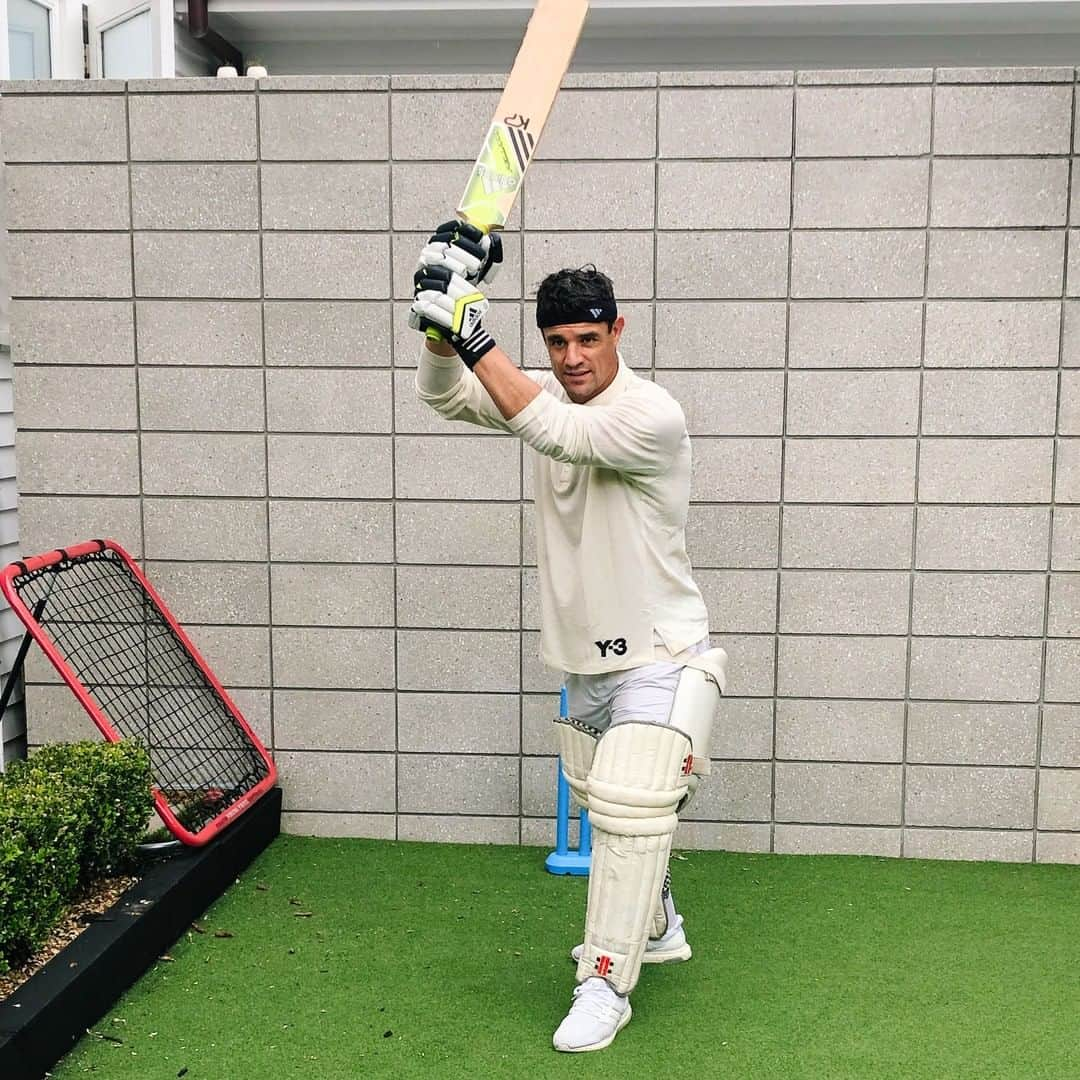 ダニエル・カーターさんのインスタグラム写真 - (ダニエル・カーターInstagram)「And that’s stumps on day 15. Currently 3421 not out against the kids... not competitive at all 😂 #day15 #familychallenge #stayhome」4月9日 16時00分 - dancarter_