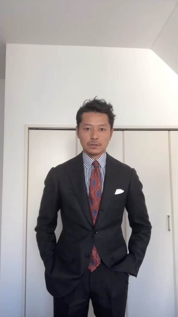 高田朋佳のインスタグラム：「コーディネートのポイントになるネクタイについて、その①です。」