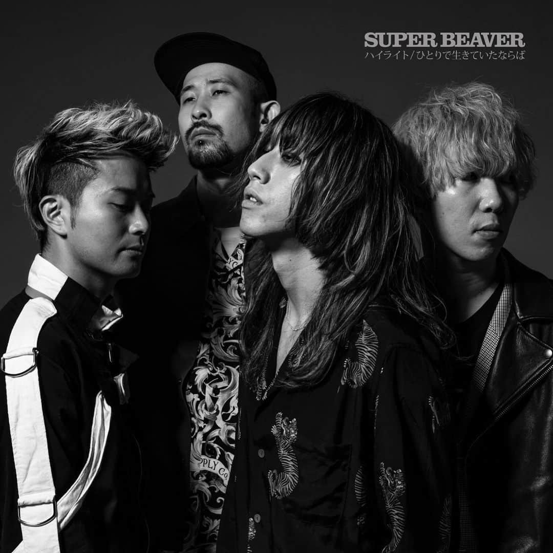 青木カズローさんのインスタグラム写真 - (青木カズローInstagram)「SUPER BEAVER、﻿ 新しいアー写﻿ そしてジャケ写(中の写真もお楽しみに)を殺影しました。﻿ ﻿ ライブだけでなく、﻿ こうやってアー写やジャケも﻿ やらせてくれるのは本当に嬉しい。﻿ 彼らの作品の一端になれて光栄だし、﻿ ライブハウスもZeppも野音も武道館も﻿ アリーナも、そしてメジャー再契約も、﻿ 忘れられない一つ一つをカメラマンとしていつも隣で観てこれた事がとても嬉しい。﻿ ﻿ #SUPERBEAVER﻿ #写殺」4月9日 16時05分 - cazrowaoki