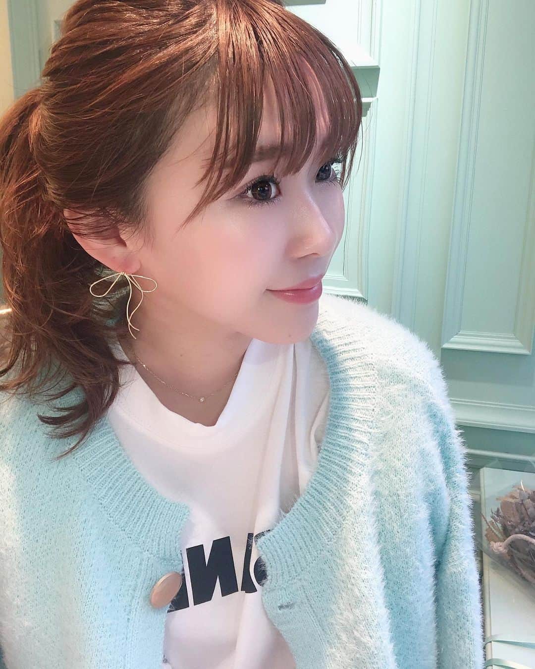 藤川沙弥のインスタグラム：「𖥧𖥧﻿ ﻿ 先日マツエクのお直しへ✴︎﻿ 🏠ですっぴんの日が多くなっても﻿ マツエクあるだけで全然違うね❤︎﻿ @teenkarbel は持ちが良いから﻿ 安心です✌🏻🌸﻿ ﻿ さて今日は﻿ 晩ご飯何作ろうかな〜🧏🏻‍♀️💭🍳♥️﻿ ﻿ ﻿ ﻿」
