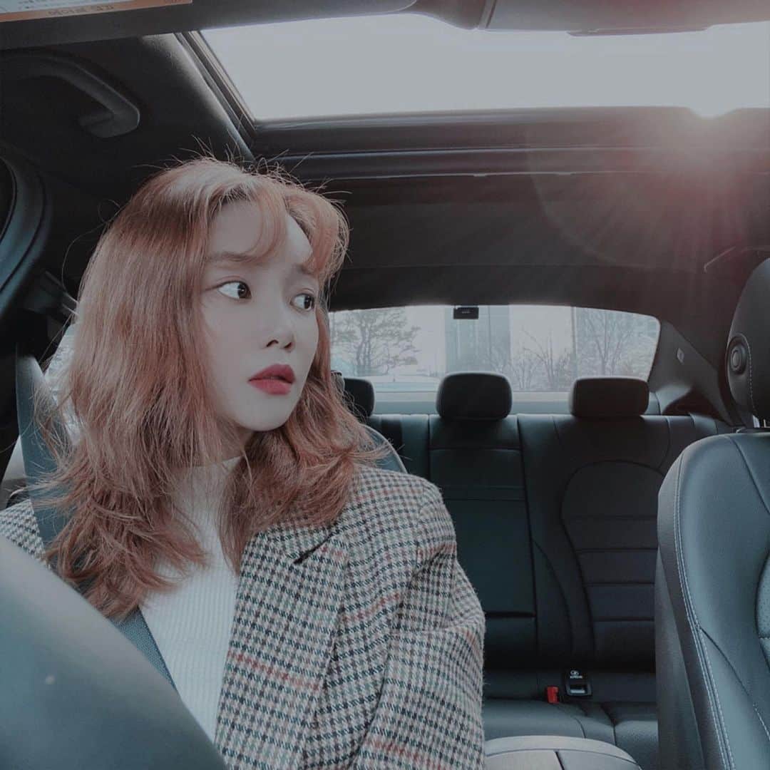 ユナのインスタグラム：「_생애 첫 파마 💇🏼‍♀️🌥☀️」
