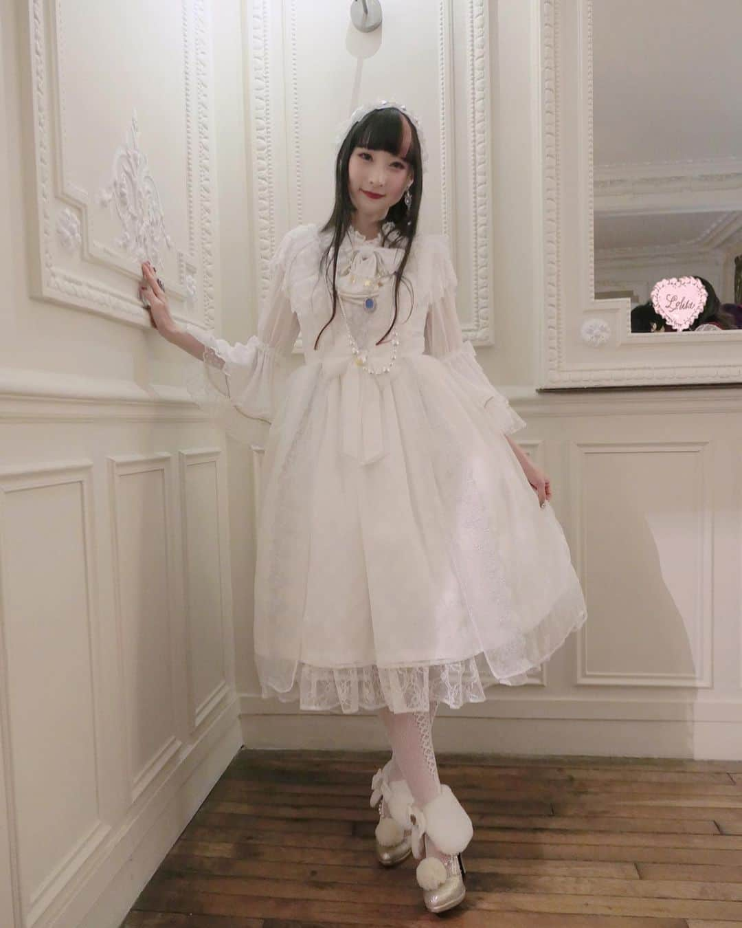 RinRinさんのインスタグラム写真 - (RinRinInstagram)「🎀Angelic Pretty’s Fancy Noël Party in Paris🎀 I love this one color coord with gold accents✨ ゴールドアクセントに合わせた白のワントーンコーデ✨ . . Wearing all #angelicpretty . . 👉🏻 #rinrinlolita . . #rinrindoll #rinrininparis #angelicprettyparis #angelicprettyteaparty #teaparty #lolitafashion #lolitacoord #japanesefashion #tokyofashion #harajukufashion #ロリィタ #ロリータ #お茶会 #パリ #今日のコーデ #ロリィタコーデ」4月9日 16時37分 - rinrindoll