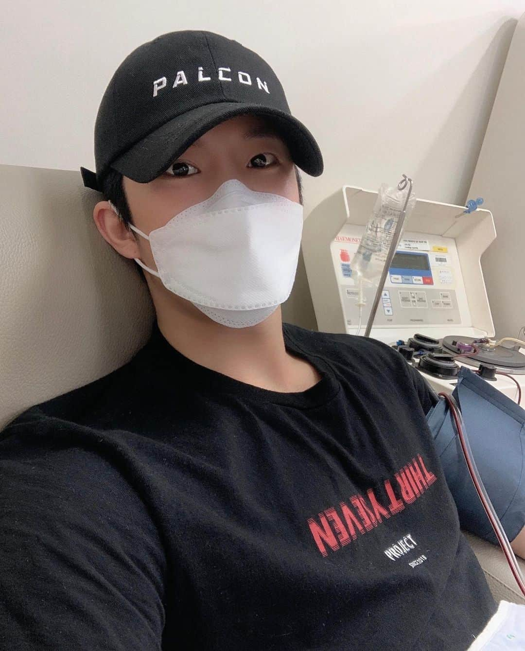 ソンハクのインスタグラム：「나의 헌혈이 타인에게 큰 도움이 되길🙏🏻 #헌혈 #꾸준히 #blooddonation #200409」