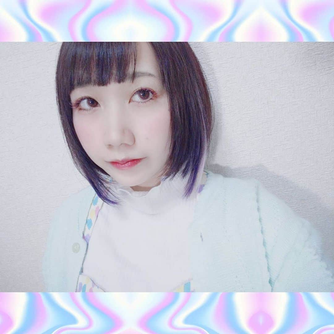 みさこのインスタグラム：「来週4/17に #バンもん！「ゴッドソング」のMVが公開されまーす👏ぱちぱち  その撮影の直前にいつも行ってる表参道のまつげ屋さん #MARISeyelash ( #マリスマツエク )でメンテナンスしてもらったときのこと書いてます👁👁 毎回お世話になってるまなみさんをタグ付けしてるよー！めっちゃ文が長いし自分の思いの丈までぶちこまれてる笑  カラーはヘアに合わせてて、画像の方へ書いてあるよ！ 🎀太さ0.15mm 🎀長さ11〜13mm 🎀Cカール 🎀180本〜190本  って感じでこのところはお願いしておる✨  本当に家族がいる人とか特に大変だと思うけれど…いつだって愛が勝つ世界であれ〜〜〜 次回は多分ヘアのことについて書く😉」