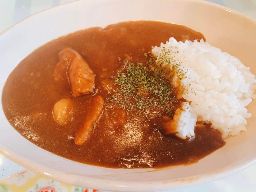 吉岡聖恵さんのインスタグラム写真 - (吉岡聖恵Instagram)「せっかくだから家を楽しもう👀✨🌈🌈🌈 と思って２日目のカレー🍛やっぱり美味しい❗️ みんななに食べている？？ （いつも温かいコメントをありがとう！） #２日目のカレー #美味し #元気出していきましょう #きよえ軒」4月9日 17時05分 - kiyoe_yoshioka_official