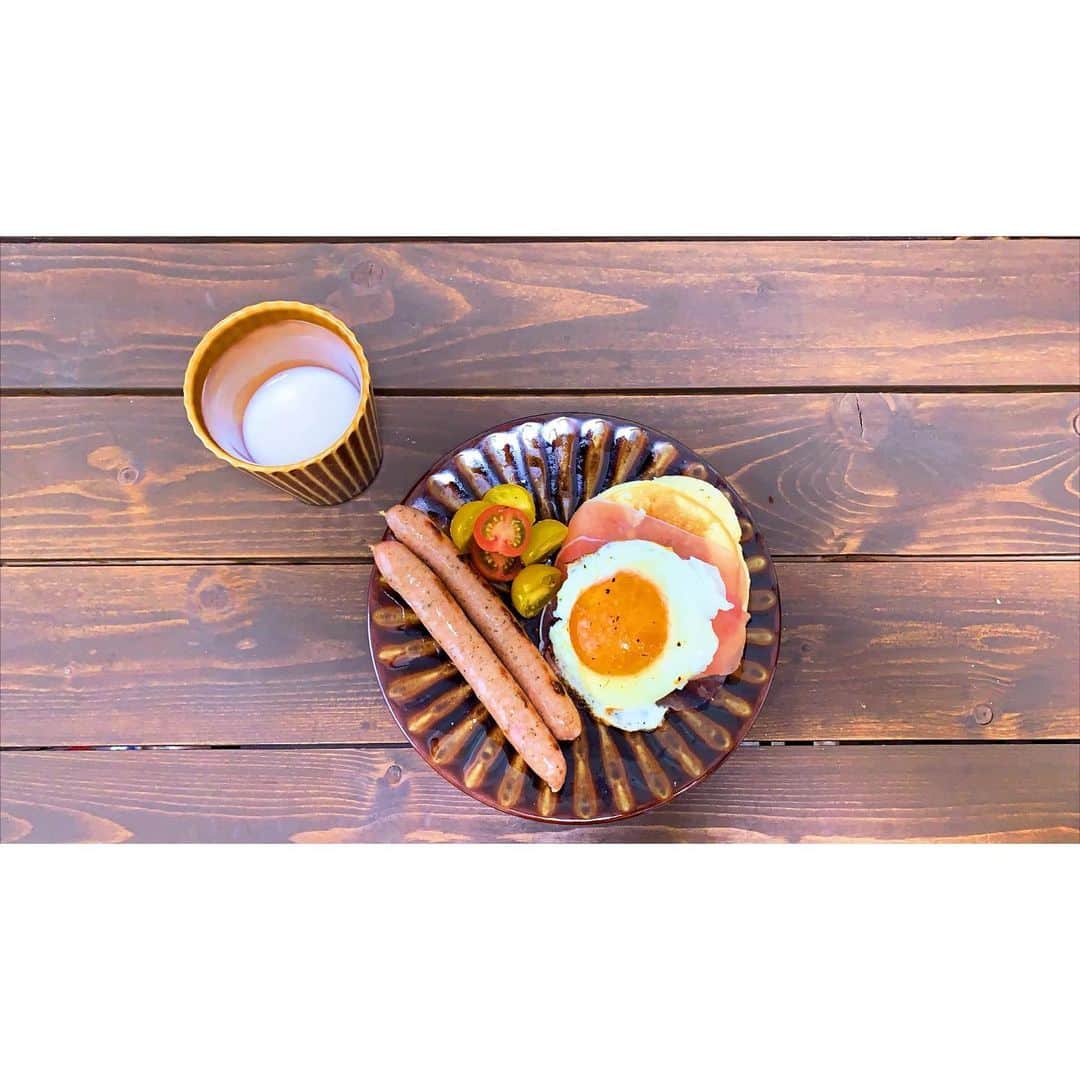 栗原恵さんのインスタグラム写真 - (栗原恵Instagram)「🌰 #お食事系パンケーキ  はお好きですか🥞？ ・ ・ アーモンドミルクの残りが 思ったより少なくて…🥛w ・ ・ #めぐご飯🌰」4月9日 17時18分 - megumi_kurihara_official