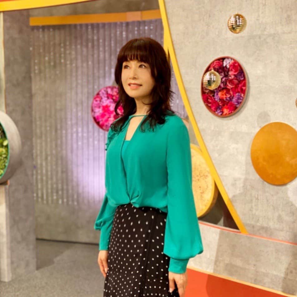 大地真央さんのインスタグラム写真 - (大地真央Instagram)「NHKBSプレミアム‼️ 『美と若さの新常識』 本日、第2回目の放送です。テーマは　”スプラウト” 早速スプラウトのサラダ🥗を作ろうと思ったのでした😁 そして、今は育て始めました🍀（笑） 身体に良い情報を聞くと試したくなります😉👩‍🍳 #美と若さの新常識 #健康　🤸‍♀ #スプラウト#家で作ろう #家に居よう#自粛#自粛の過ごし方 #4月9日 20時 #NHKBSプレミアム #大地真央 #MAODAICHI . #damiani #ダミアーニ @damianiofficial」4月9日 17時13分 - daichimao_official