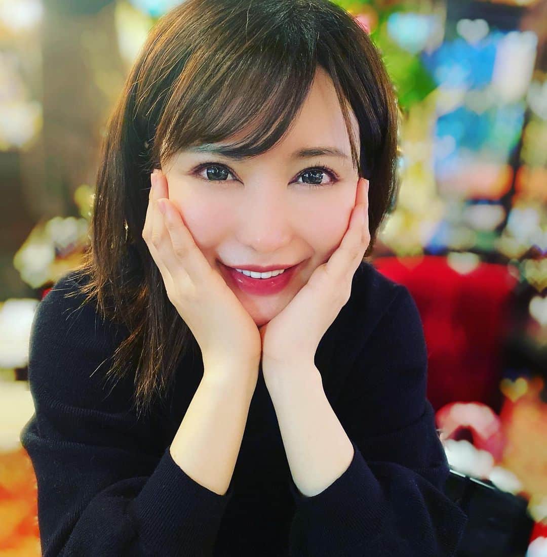 里美ゆりあのインスタグラム：「4月12日（日）21時からYouTube プレミア配信します\( ¨̮ )/ 皆チャンネル登録して観てねぇ♪。.:＊・゜♪。.:＊・゜♪。.:＊・゜ #YouTube #プレミア公開 #プレミア配信 #里美ゆりあ」