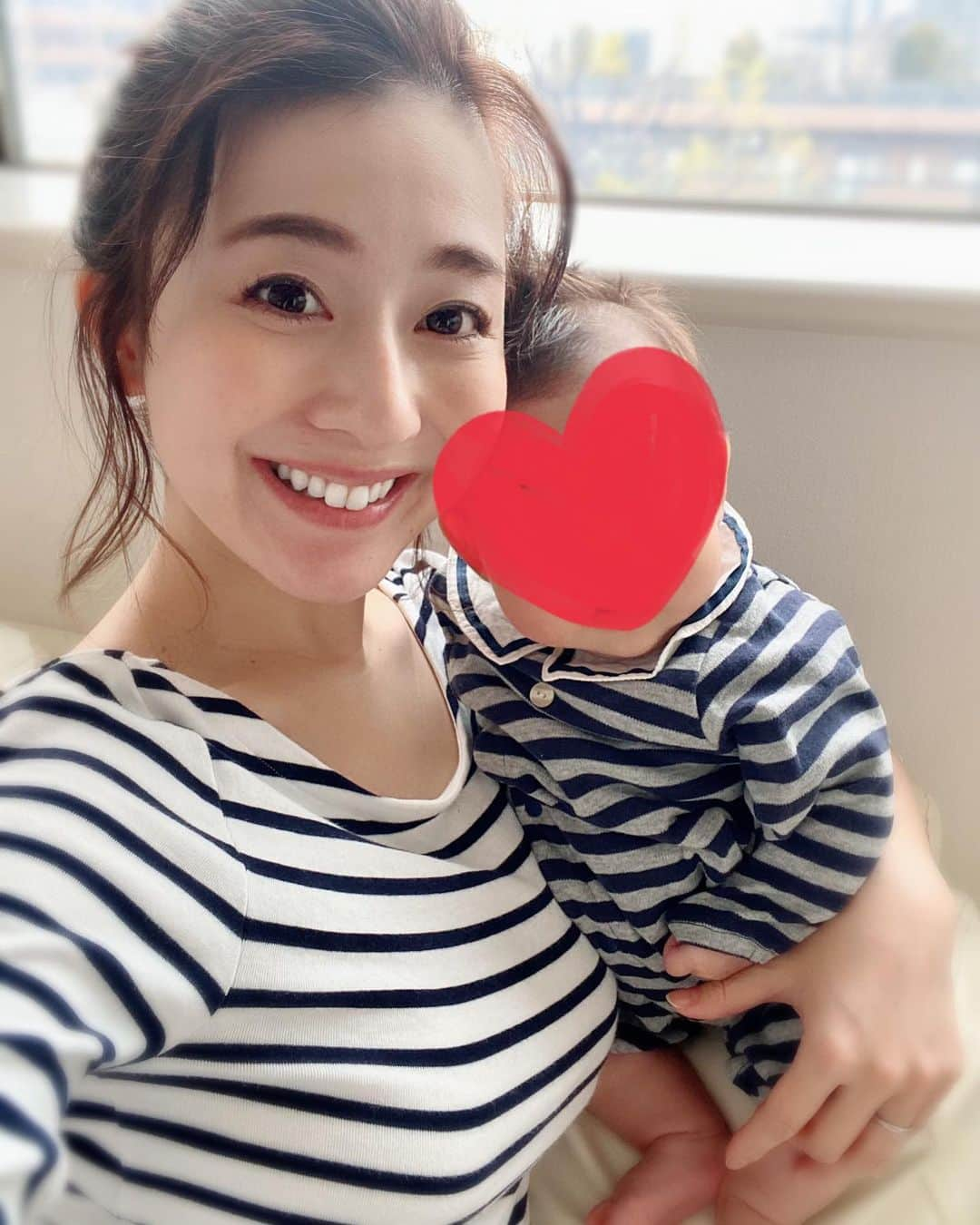 水野佐彩さんのインスタグラム写真 - (水野佐彩Instagram)「・ ペアルック👩‍👧❤️ さて。今日は何を作ろうか👩🏻‍🍳 #おうち時間 #家族を守ろう」4月9日 17時52分 - saaya_mizuno