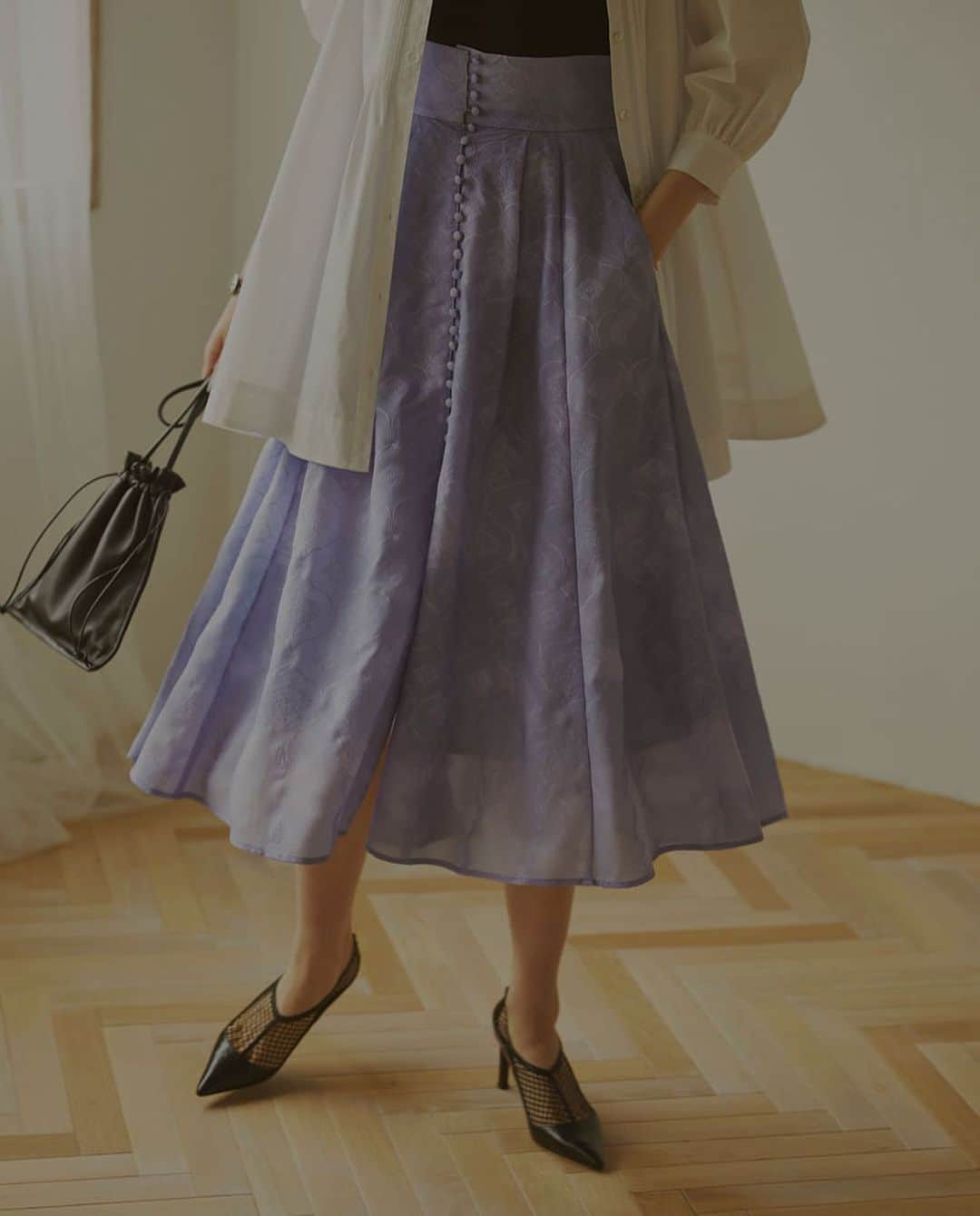 Ameri vintageさんのインスタグラム写真 - (Ameri vintageInstagram)「04.10(fri)12:00. MEDI LAMP EMBROIDERY SKIRT will be released. . #ameri #amerivintage #shopping #fashion #japan #skirt」4月9日 18時20分 - amerivintage