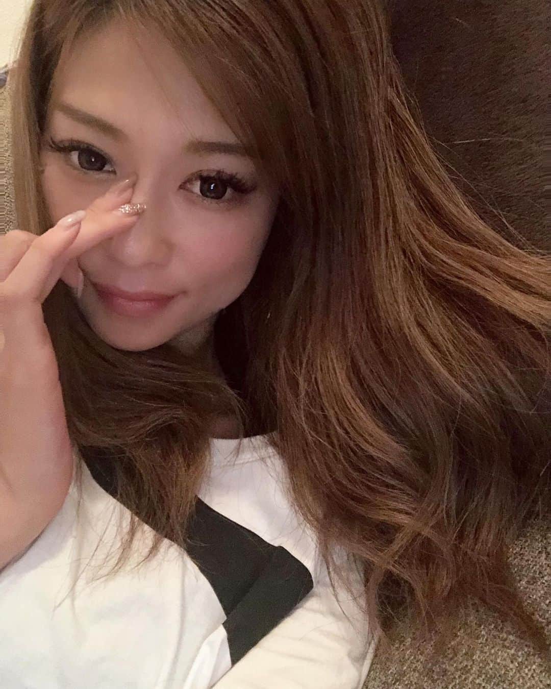 長谷川唯のインスタグラム：「・ ・ 今日は寝ても眠いし、目が痒いー🥱🥴外はあったかいからベランダでショコラと遊んだりしたよん🐶🤍🤎 ・ ・ #目が痒い #今日もx日和 #me #home #love #instagood」