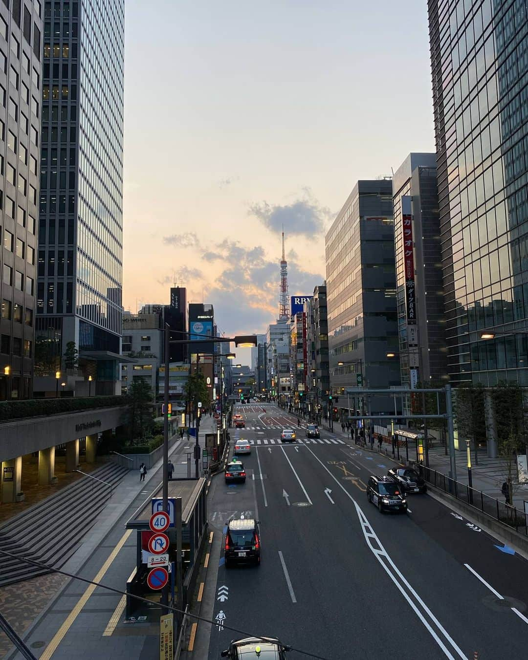 西村志野さんのインスタグラム写真 - (西村志野Instagram)「＊ 帰り道の浜松町。 イレギュラーで今週は 明日10日(金)もサキドリの担当日です。 ＊ #おうち時間 のおともにぜひ聴いてください😊 ＊ #文化放送 #joqr #浜松町  #斉藤一美ニュースワイドsakidori #リポート」4月9日 18時16分 - shinonishimura_