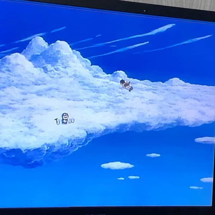 池田真一のインスタグラム：「雲の王国のお城作り始まりました！ ワクワクする！ にしても昔のドラえもんてこんなにハスキーやったんやな！」