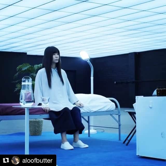 のインスタグラム：「This is the B-side story of ‘The Idea of North’(in case you haven’t seen it, the link in my bio.) Thanks to our talented director Albert! How do you like it everyone🧚🏻‍♀️? ・ ・ ・ 『The Idea of North』のBサイドストーリー。本編のリンクはプロフィールに貼ってあるよ🎞 #film」