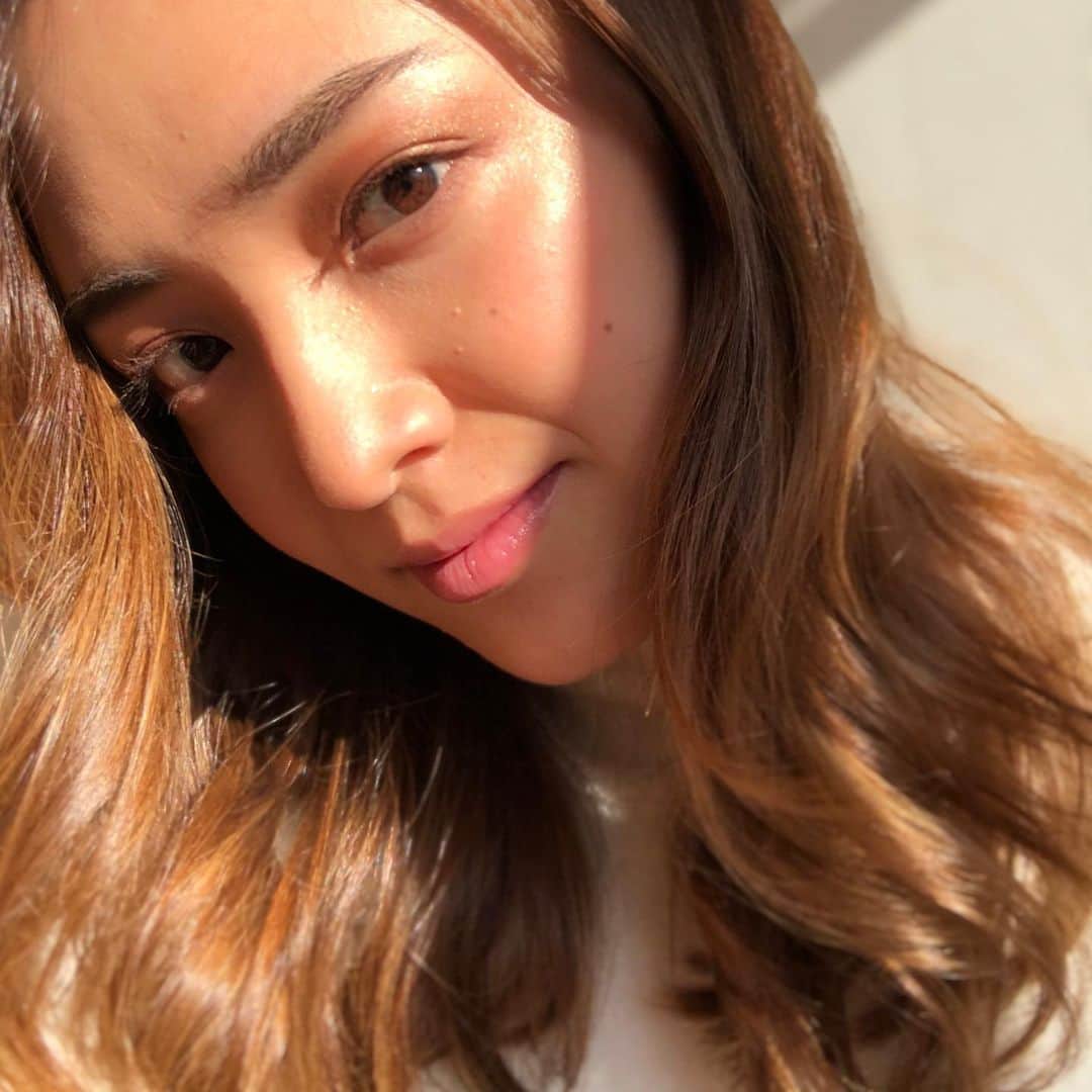 夏美のインスタグラム：「NARS AFTERGLOW COLLECTION 2020💄　@NARSissist アイシャドウパレットとチークパレットは私の中で今まででベストに入るくらい使えます💯💯リップバームは保湿感がしっかりある上に素晴らしい発色です❗️どれも本当に一度試してみる価値ありです‼︎👍 Eyeshadow: Afterglow Eyeshadow Palette  Blush : Overlust Cheek Palette in ‘LET IT BURN’ Highlighter : Overlust Cheek Palette in ‘Tied Up’ Lips: Afterglow Lip Balm in ′FAST LANE’ (1383)  #NARSissist #NARSPartner #NARSafterglow #NARSaftergloweyeshadowpalette  #NARSoverlustcheekpalette  #NARSafterglowlipbalm  #ナーズ　 #ナーズアフターグロー　 #ナーズアフターグローアイシャドウパレット　 #ナーズオーバーラストチークパレット　 #ナーズアフターグローリップバーム　 #メイク　 #アイシャドウ　 #チーク　 #ハイライト　 #リップバーム」