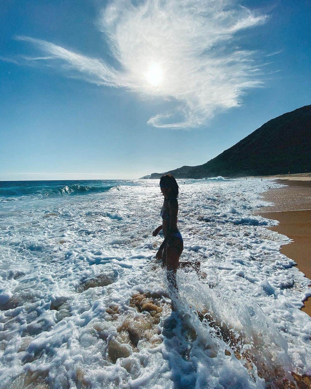 佐々木志織さんのインスタグラム写真 - (佐々木志織Instagram)「🌕 ベランダから見たiPhoneの限界 月とか星とか見ると願い事しがち  Hawaiiのこの雲と太陽もすごかったなぁ . . #スーパームーン#満月#日本#japan#fullmoon#stayhome #hawaii#trip#sea#beach#sandybeach#hetherbrown#swimwear#memory#ハワイ#旅行#女子旅#南国#サンディービーチ#サウスショア」4月9日 19時09分 - shiorio118