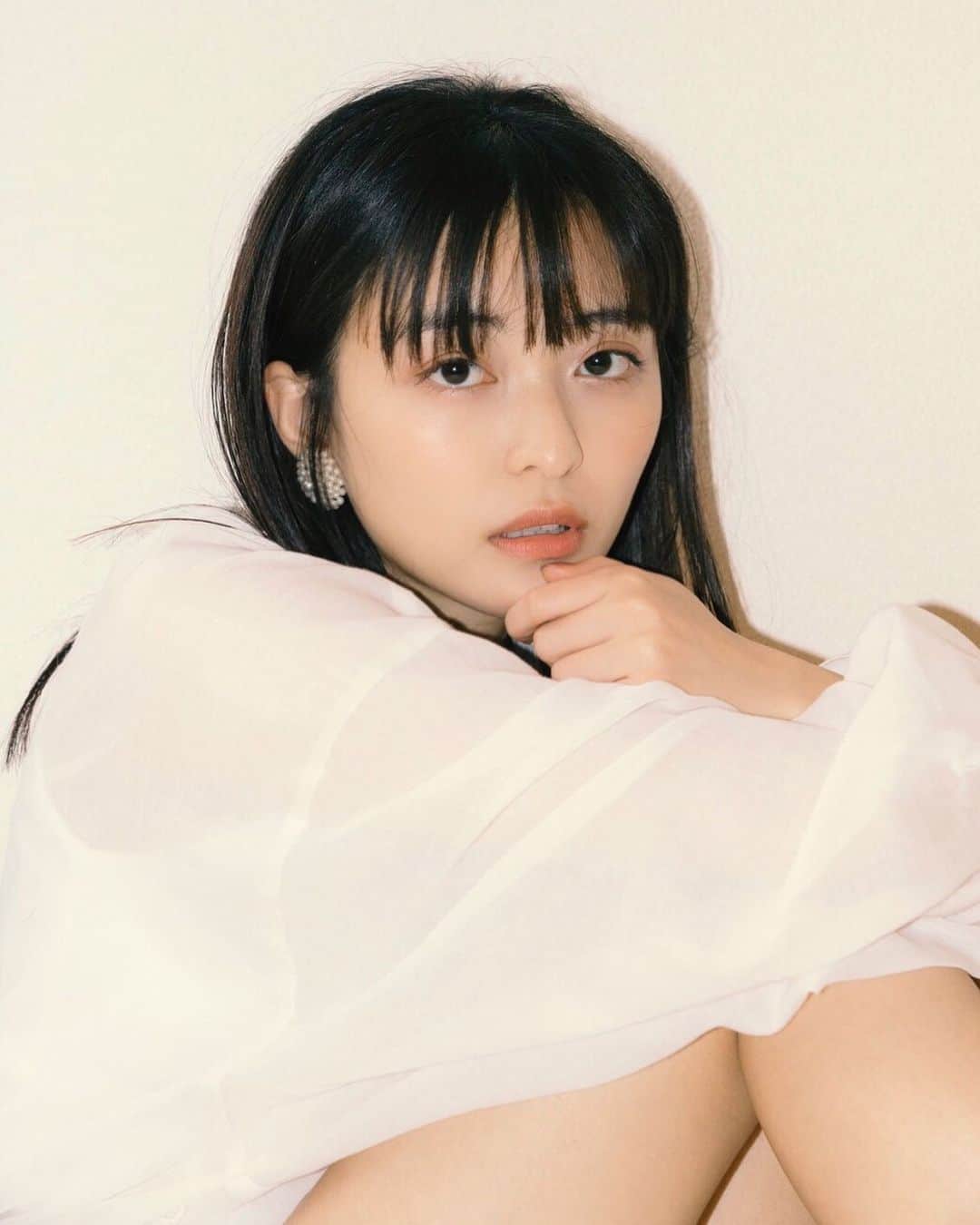斉藤瑞季のインスタグラム：「アイコン久々にこれに変えてみた✨  #model #hairstyle #ヘアメイク#撮影モデル #春メイク #ホワイトコーデ #オレンジメイク」