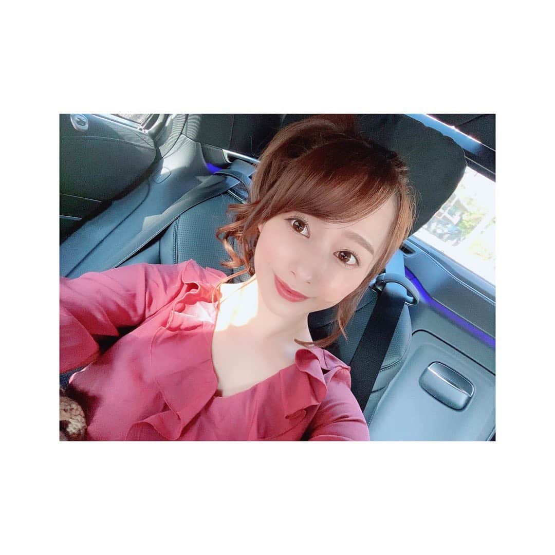 のインスタグラム：「移動中のるんるん2枚と、本気で足元見えないびくびく1枚🙋‍♀️🙋‍♀️🙌 . . #週刊大衆」